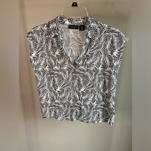 Tahari 100% linen palm leaf tropical style drop shoulder v-neck shirt